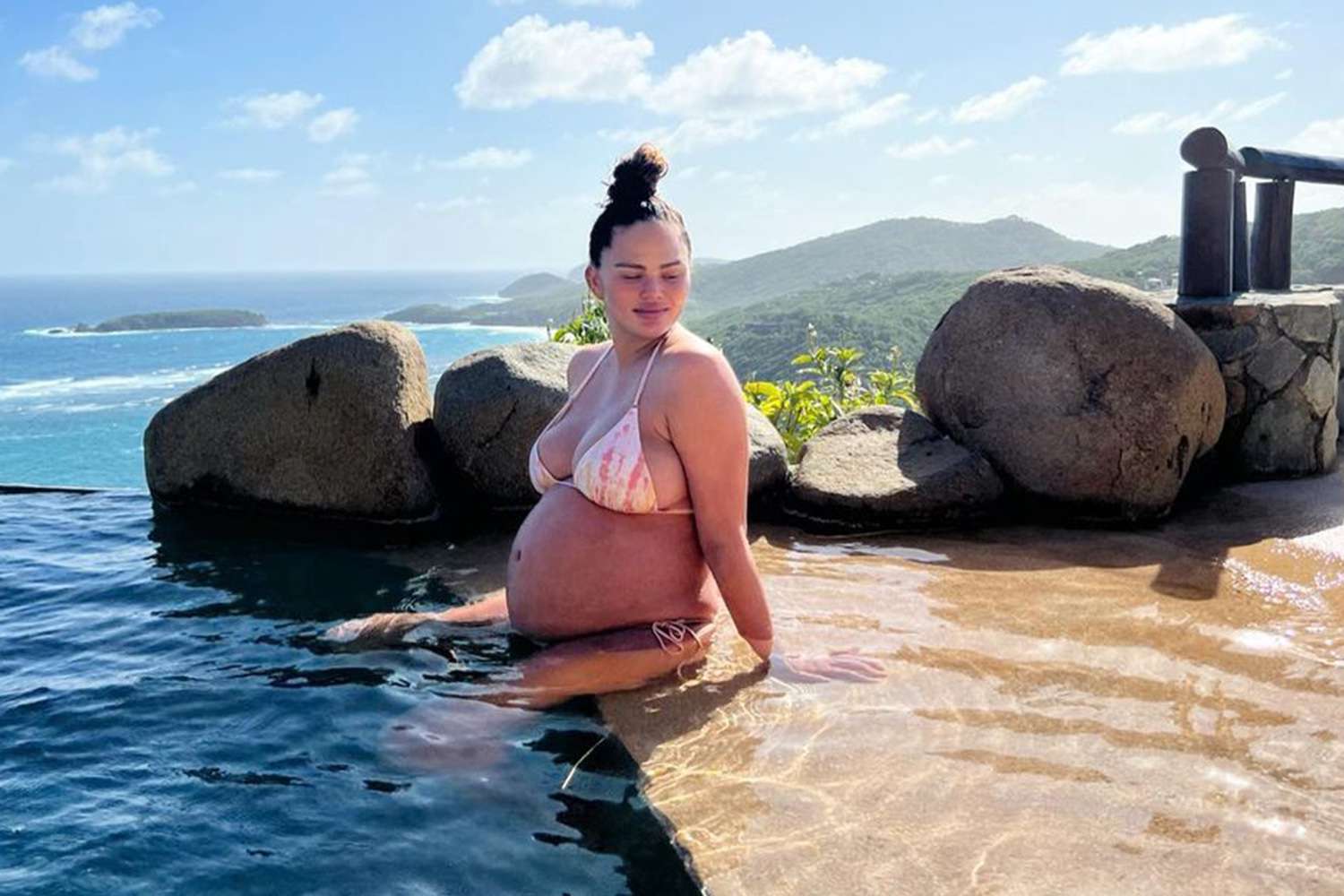 is chrissy teigen pregnant