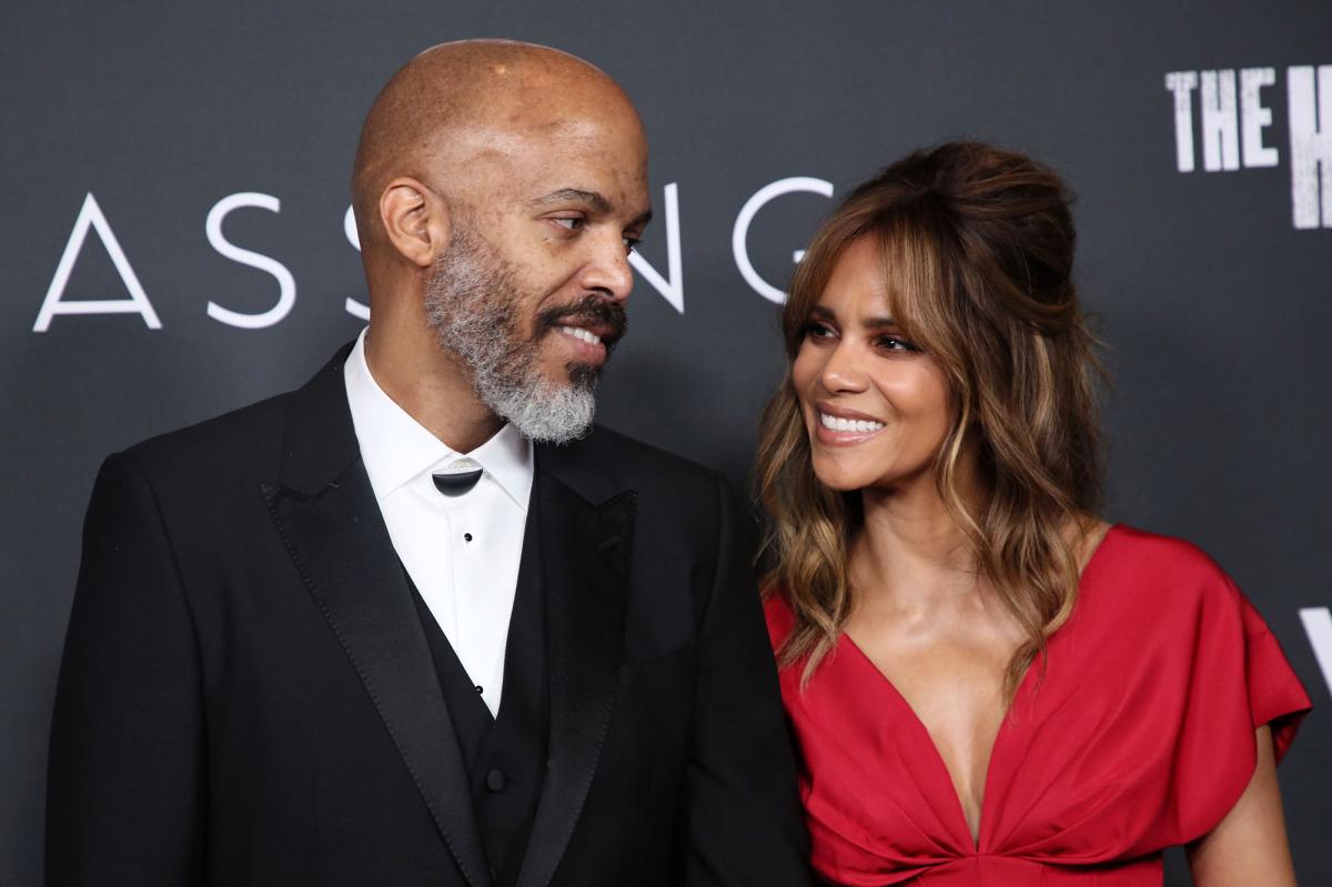 is halle berry pregnant